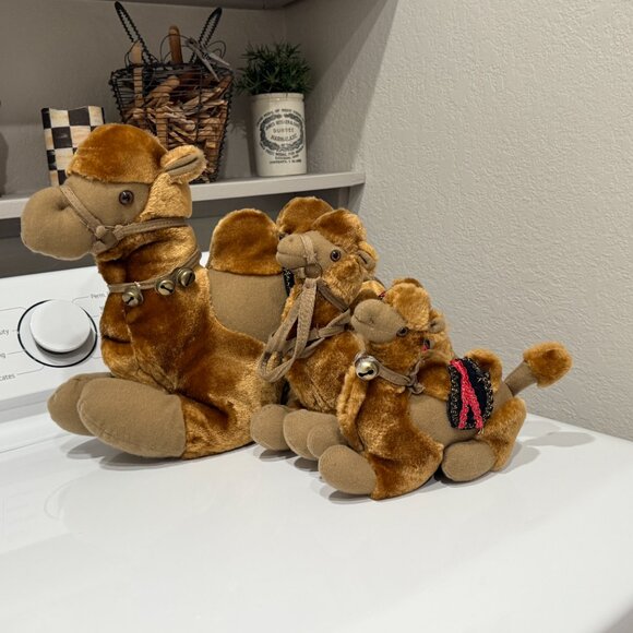 3 Vintage Plush Camels from Dubai - Picture 5 of 17